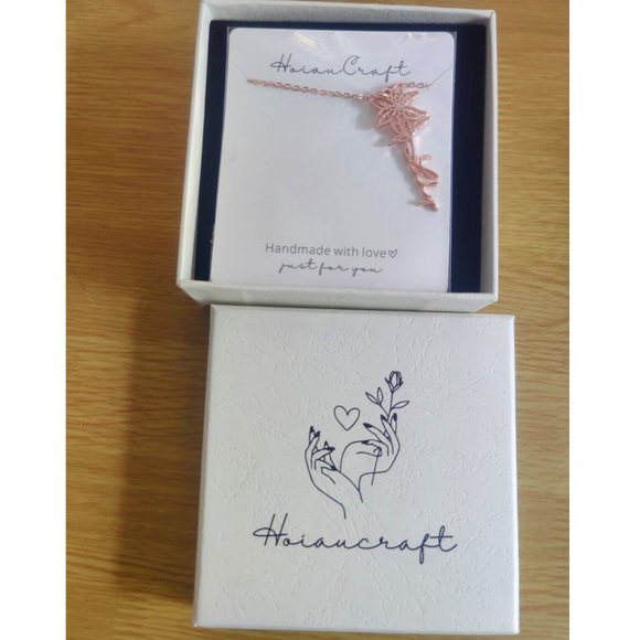 Beautiful Cursive “Lily” name Pendant Flower Necklace in Rose Gold - Picture 3 of 4